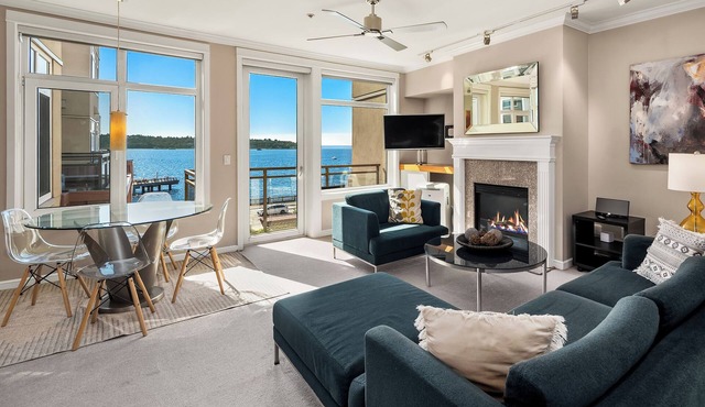 Upscale 2BR Retreat Near Pike Place Market & Sports Venues