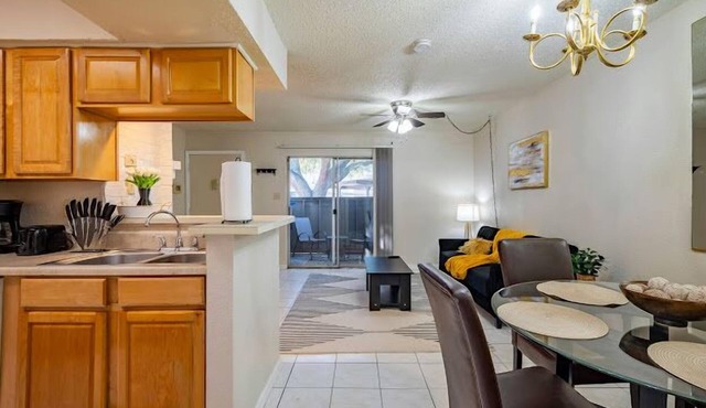 UpscaleApartment,Pool,NRG Stadium,Free Parking,Medical District