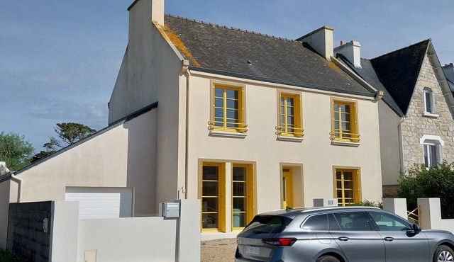 Vacation home located 350 meters from the beach in an enclosed garden. in Porspoder