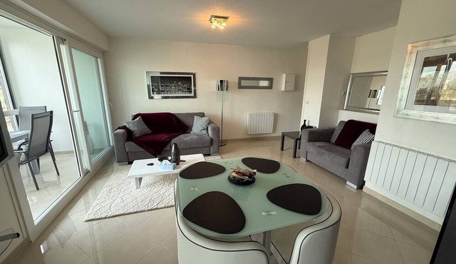 VAELLOO studio opposite marina 200 m from the beach