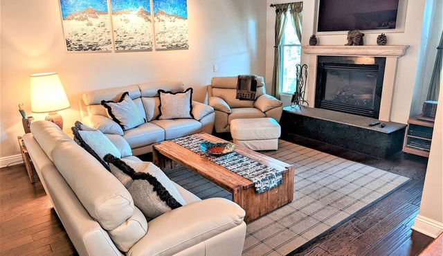 Val D' Isere-Beautiful! - Ski In/Out! Condo.