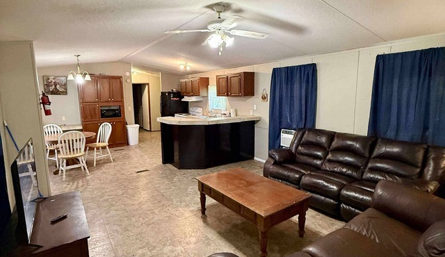 Venice fishing/hunting lodging