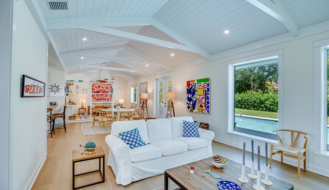 Vero Beach - Stunning Beachside Pool Home Sleeps 6