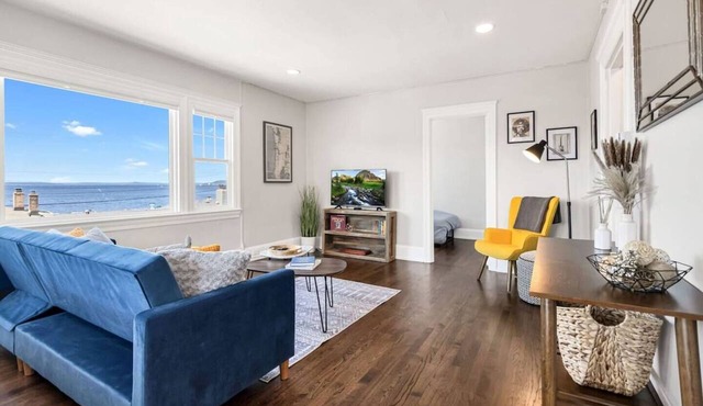 View-tiful Top Floor Apartment one Block from Alki Beach