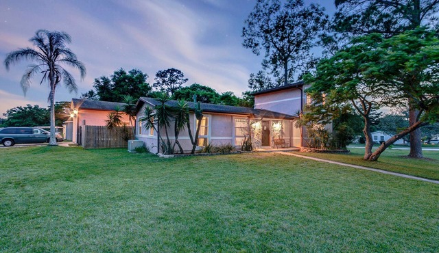 WAITING FOR YOU! Great 2 story in Deltona, FL-need a spot for a quick get away?