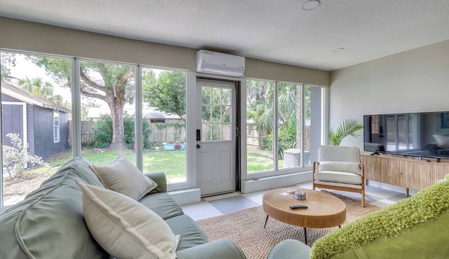 Walk to Parks & Dining! Historic Eustis Home
