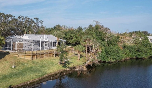 Water front Canal pool home 3+ bed 2 bathroom home sleeps 8 semi private