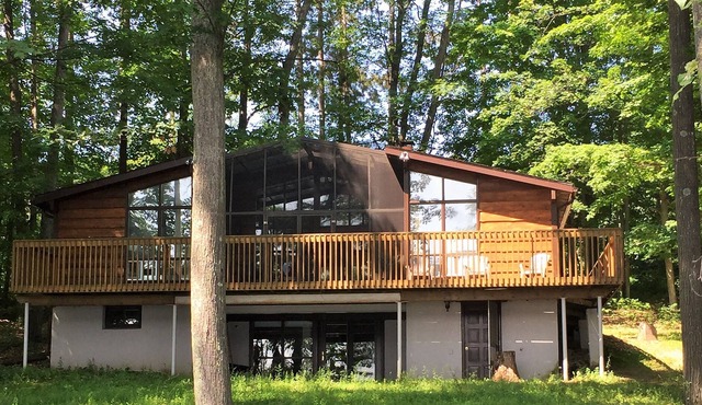 Water front, quiet, relaxing cottage in Tiny