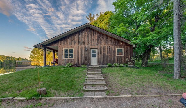 Waterfront cottage near Gaffney lake