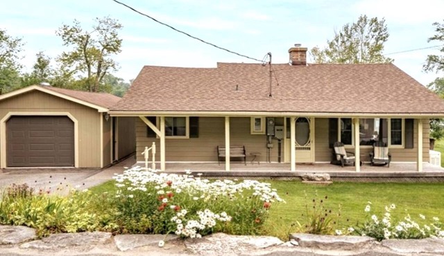 Waterfront Family Cottage with Hot Tub on Gull River, Ontario