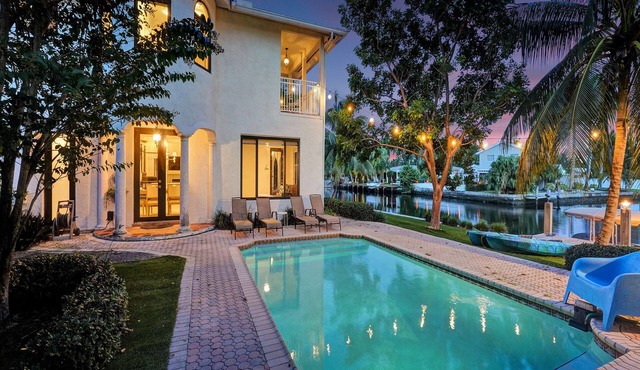 Waterfront Heated Saltwater Pool & Kayaks