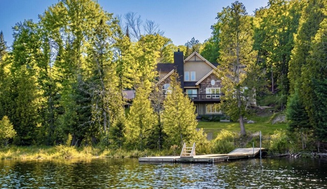 Waterfront - hot tub - Theatre - Mont-Tremblant