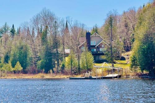 Waterfront - hot tub - Theatre - Mont-Tremblant
