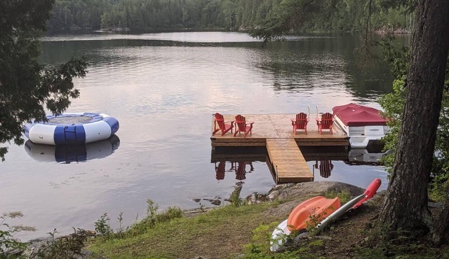 Waterfront Log Cottage with Hot Tub and Sauna