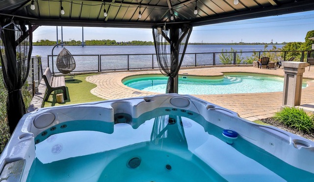 Waterfront Paradise Apartment