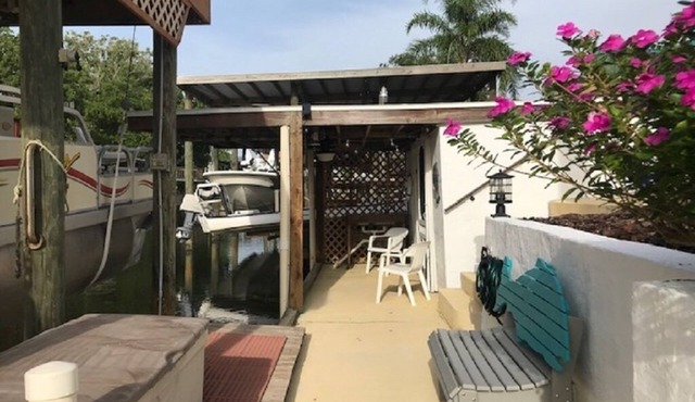 Waterfront private home located in Oak Hill - Edgewater area.