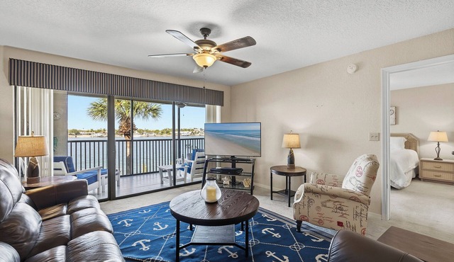 🌴Waterfront Resort | 🐾Pet Friendly | Screened Balcony | Bouchelle Island 203