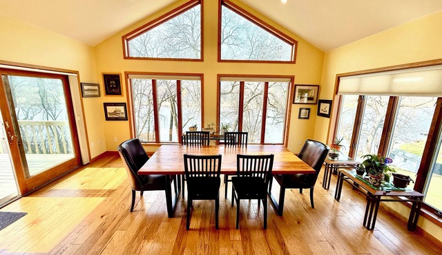 Waterfront retreat with pier near Woodman's convention ctr & downtown Janesville