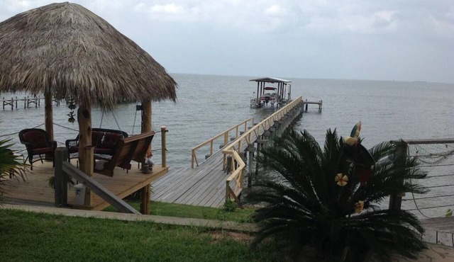 Waterfront Suite on shared property w/275' fishing pier and private hot tub