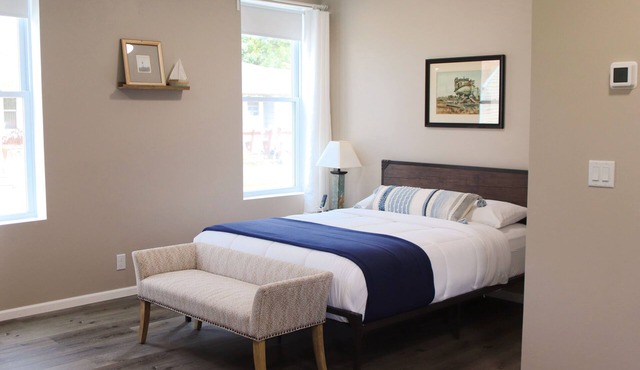 Waterfront view only 2 bedroom hotel style unit in amazing Algoma WiFi, AC