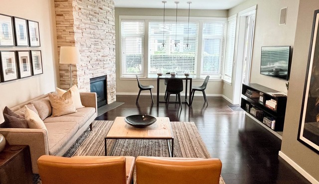 Waterfront Wonderful: 2bed Apt close to Pike Place Mkt and Cruise Terminals