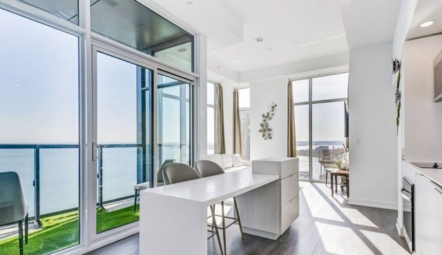 Waterview apartment. Cozy 2-bedroom apartment in fantastic Burlington with, WiFi