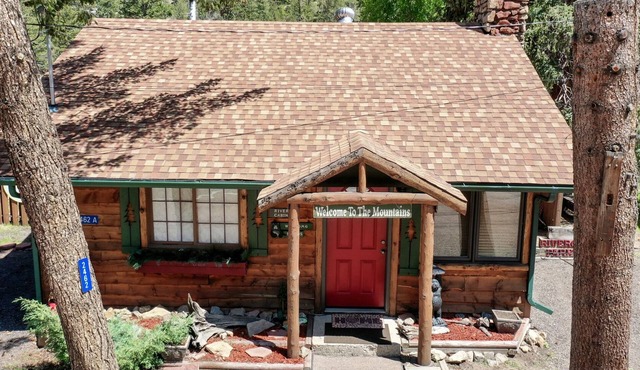 Welcome to riverfront paradise at Annie's Mountain Retreat!