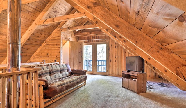 Whitewood Cabin: Deck, Gas Grill & Hot Tub!