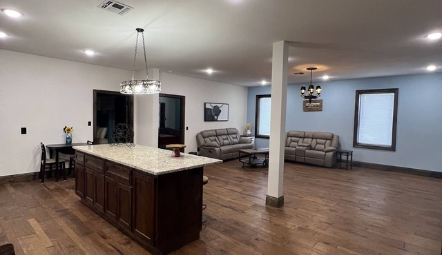 Wilbarger Upstairs apartment! 3 bedroom/2 bath