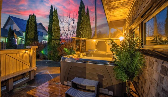 Willow Beach Retreat Lake Front