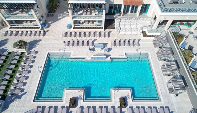 Your Relaxing Getaway Awaits! Beachfront Location, Outdoor Pool, Pet-friendly!