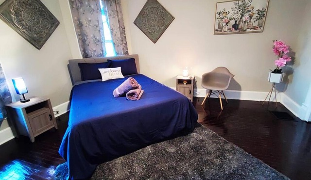 Zen Haven 1- Downtown Retreat with Queen Bed