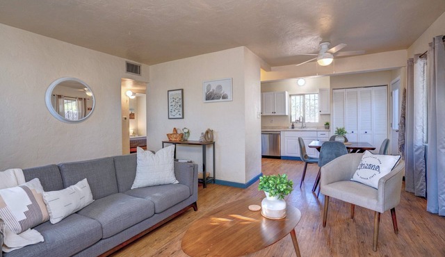 Zenika Bungalow⁜King ⁜Backyard⁜ FirePit⁜ Dog Friendly⁜ Near UofA & Downtown