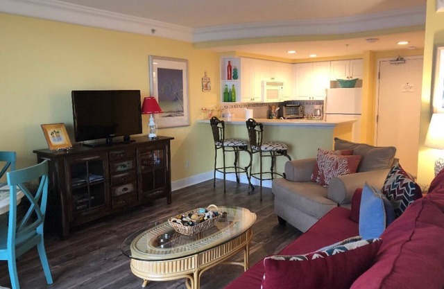 Daytona Beach . Ocean View Condo Hot tub,Gym,Sauna,1 outdoor 1 indoor pool Open