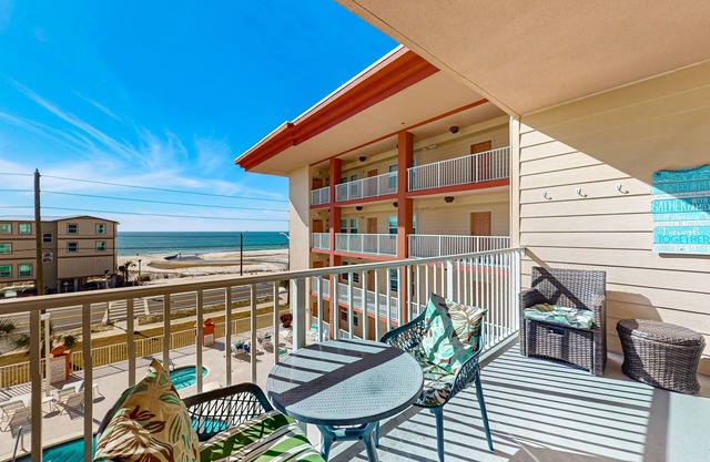 Mexico Beach condo w/full beach view, central AC, and shared pool & hot tub