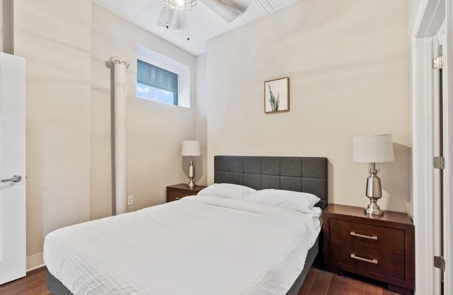 Modern Upscale 2BR Apartment on Carson Stay Gia in Pittsburgh