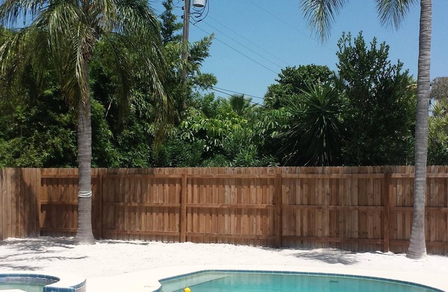 Pet Friendly.Walk to Pass-a-Grille Beach from Vina Del Mar private pool home