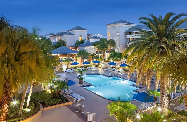 Relax & Unwind! 4 Comfortable Units, On-site Pools, Near Stuart Riverwalk!