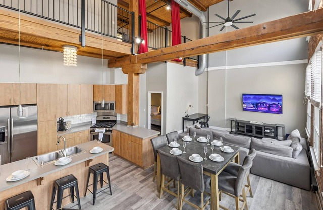 The Top Floor Penthouse 4 BR 3 Bath 2,000 Sq Ft
