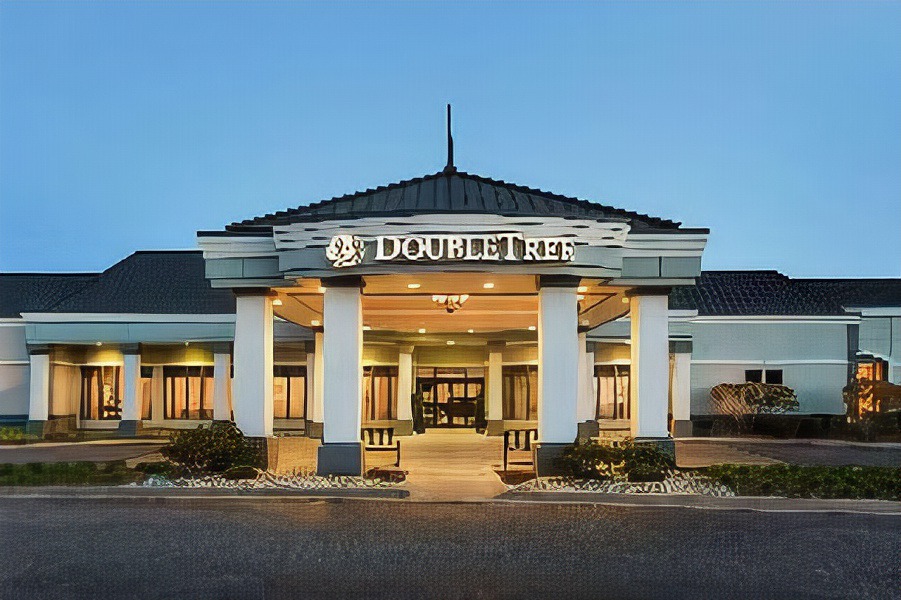 Novi Hotel | DoubleTree by Hilton Detroit Novi