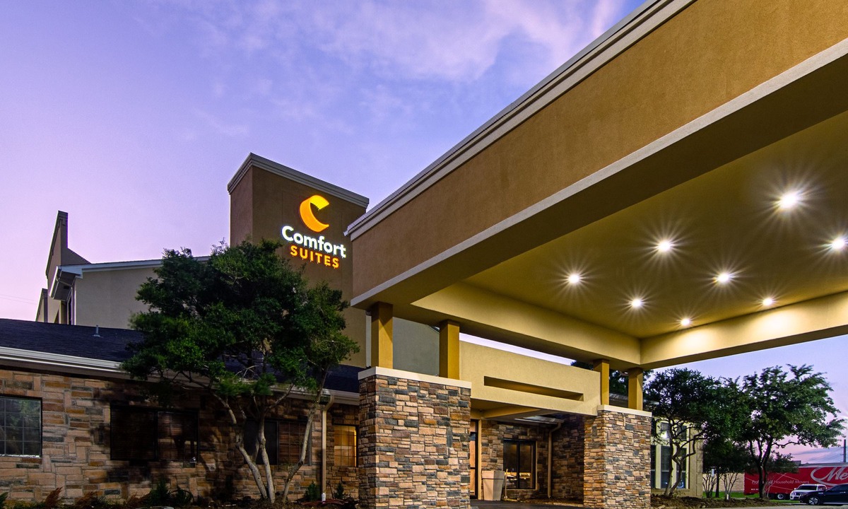 Northwest Dallas Hotel | Comfort Suites NW Dallas Near Love Field