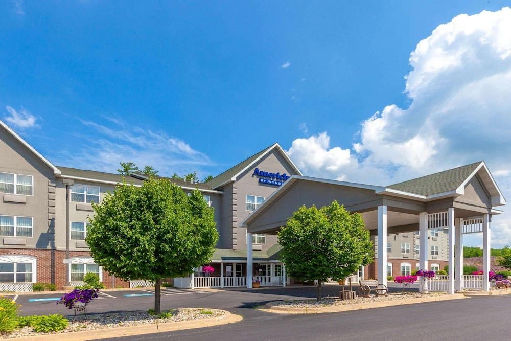 Photo of Buildings in Iron Mountain