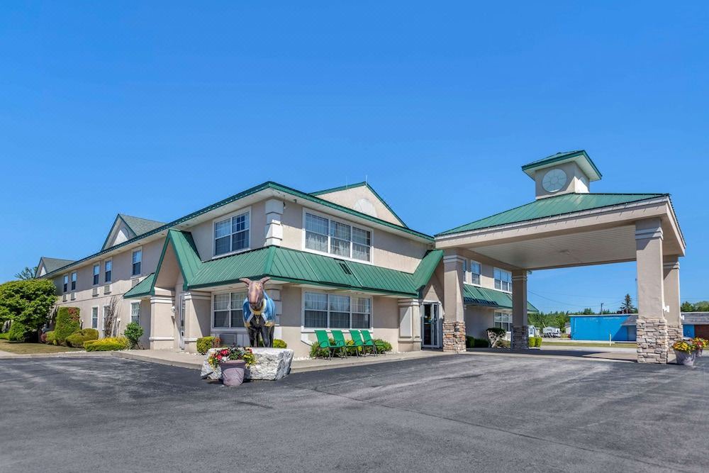 Photo of Buildings in Manistique
