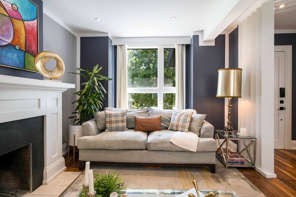 Photo of Livingroom in Yonge and Lawrence