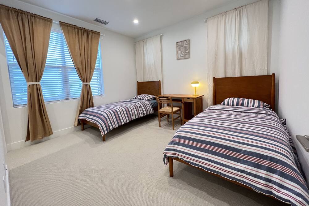 Photo of Bedroom in Portola Springs