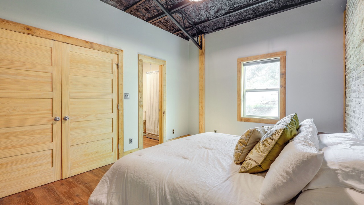 Photo of Bedroom in Foley