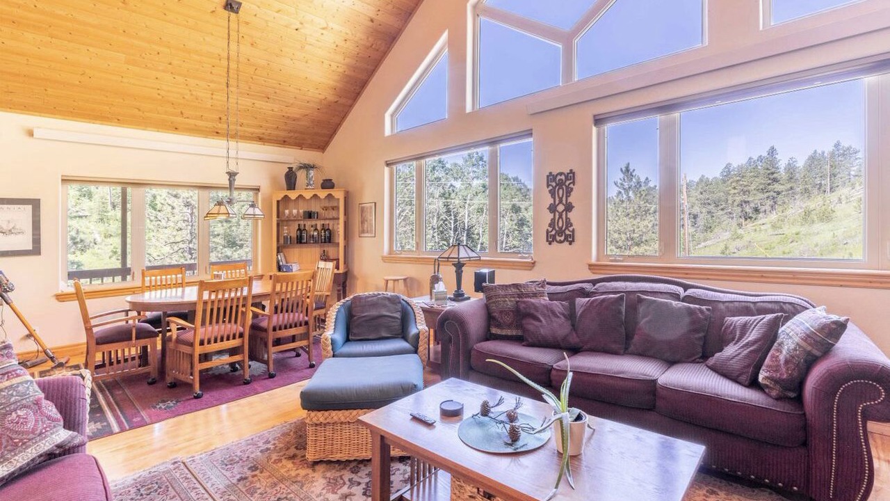 Photo of Livingroom in Hill City