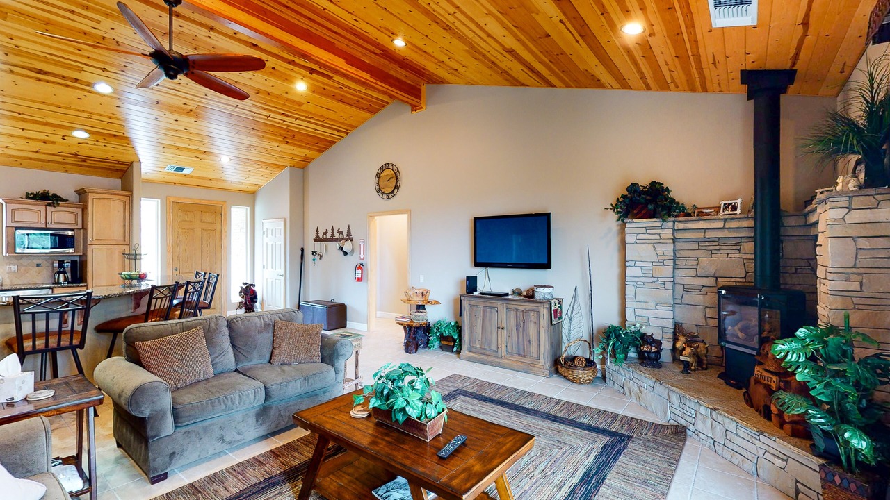 Photo of Livingroom in Bass Lake