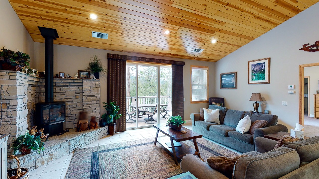 Photo of Livingroom in Bass Lake