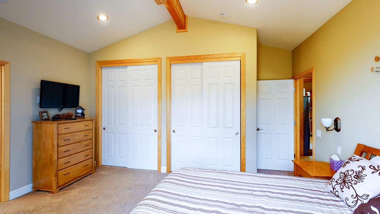 Photo of Bedroom in Bass Lake